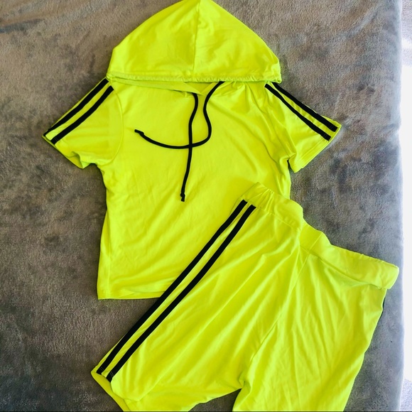 iHeartRaves Tops - ✨ Highlighter yellow workout set